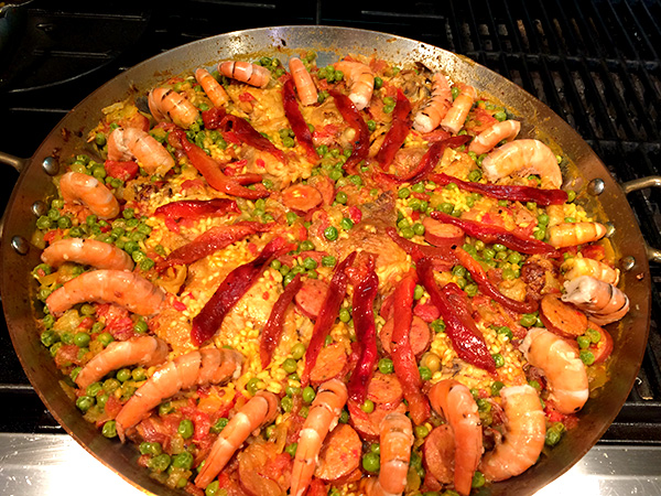 Funny Speaker and Celebrity Chef Makes Paella